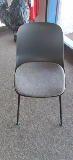 Sedia modello Seela di Lapalma: contatta il venditore per scoprire il prezzo