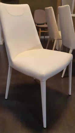 Sedia modello Sofia bianca a marchio Ozzio scontata del 84%