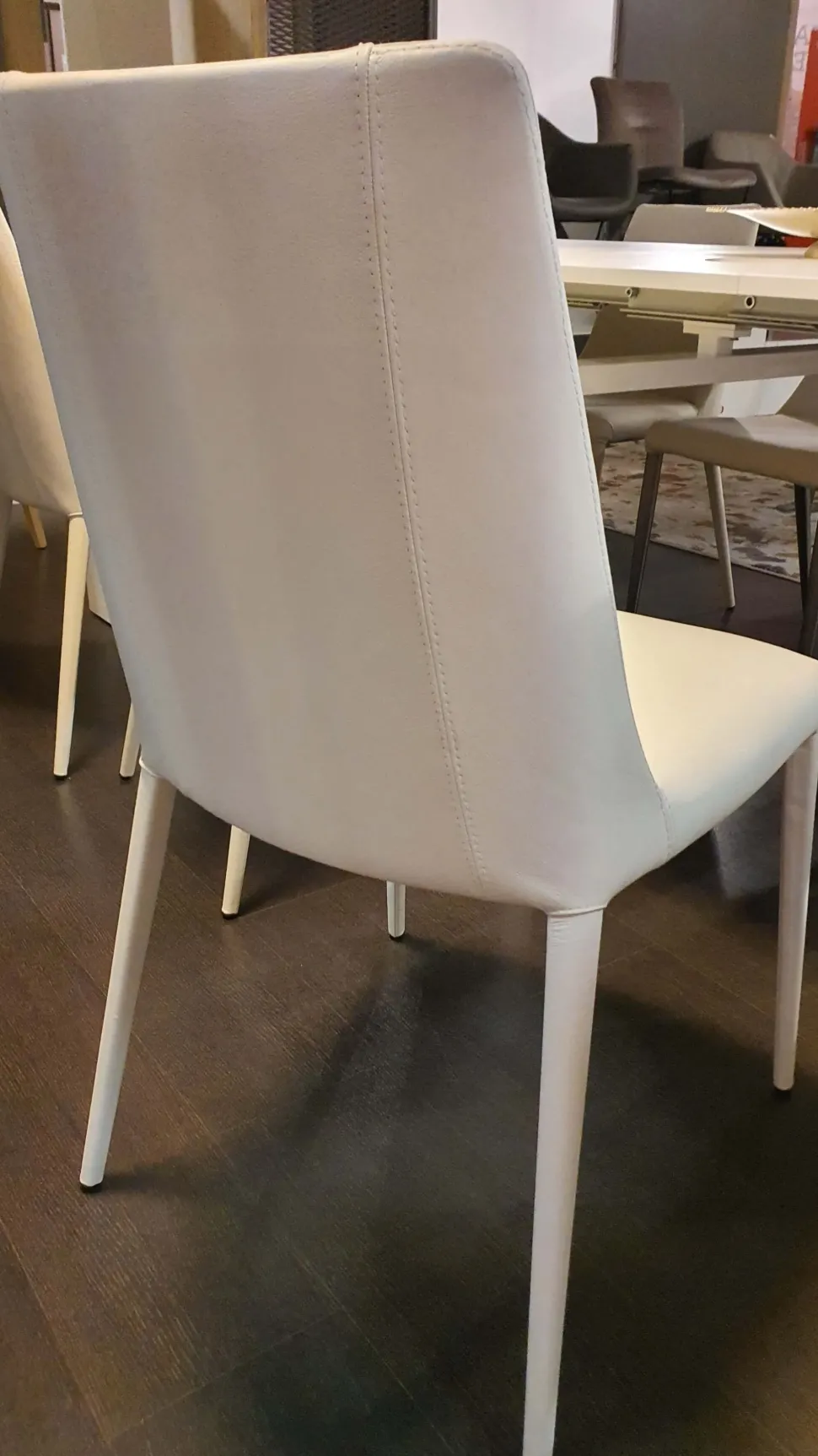 Sedia modello Sofia bianca a marchio Ozzio scontata del 84%