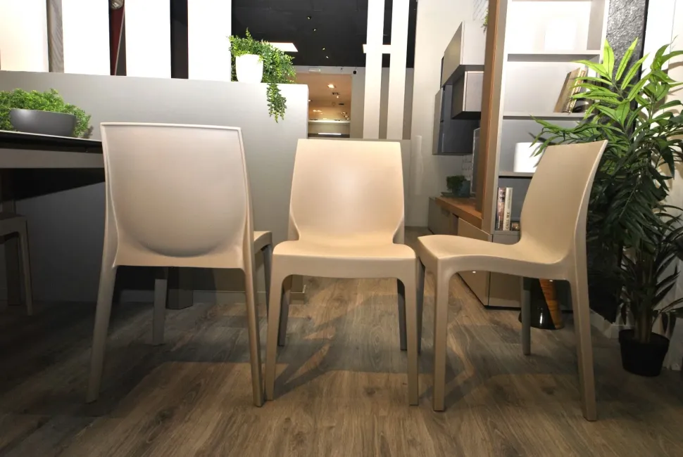 Sedia Quattro sedie falena velvet di La seggiola in OFFERTA OUTLET -20%