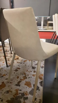 Sedia senza braccioli Aperol crema caffè di Ozzio a prezzo scontato