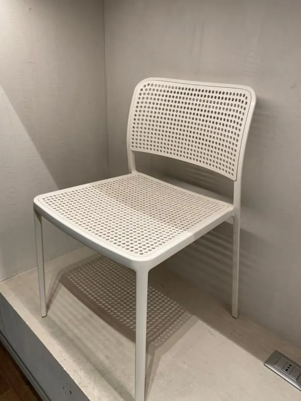 Sedia senza braccioli Audrey bianca Kartell a prezzo Outlet