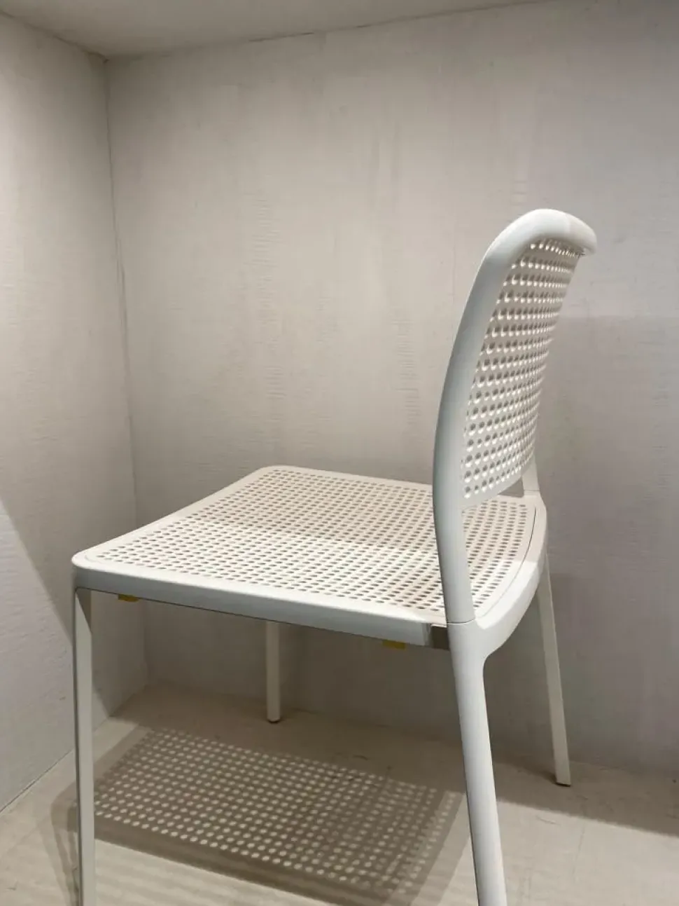 Sedia senza braccioli Audrey bianca Kartell a prezzo Outlet