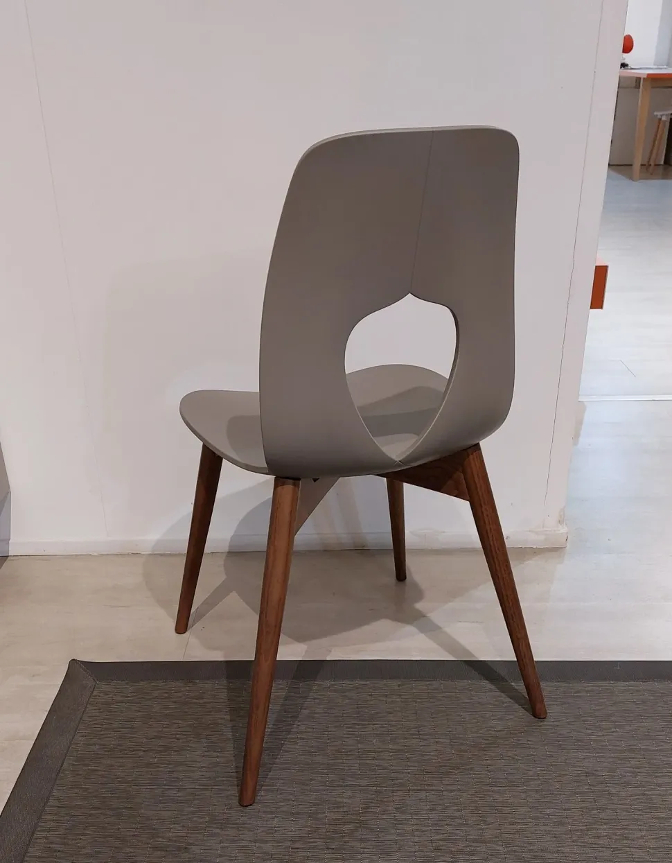 Sedia senza braccioli Hole wood di Tonin casa in Offerta Outlet