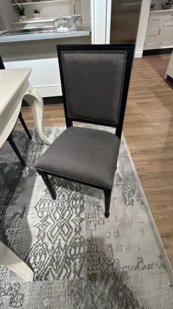 Sedia senza braccioli Sedia classica di Dialma brown a prezzo Outlet