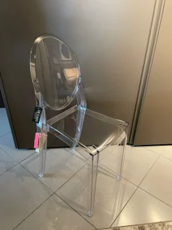 Sedia Victoria ghost da soggiorno realizzata in plastica scontata del 25%