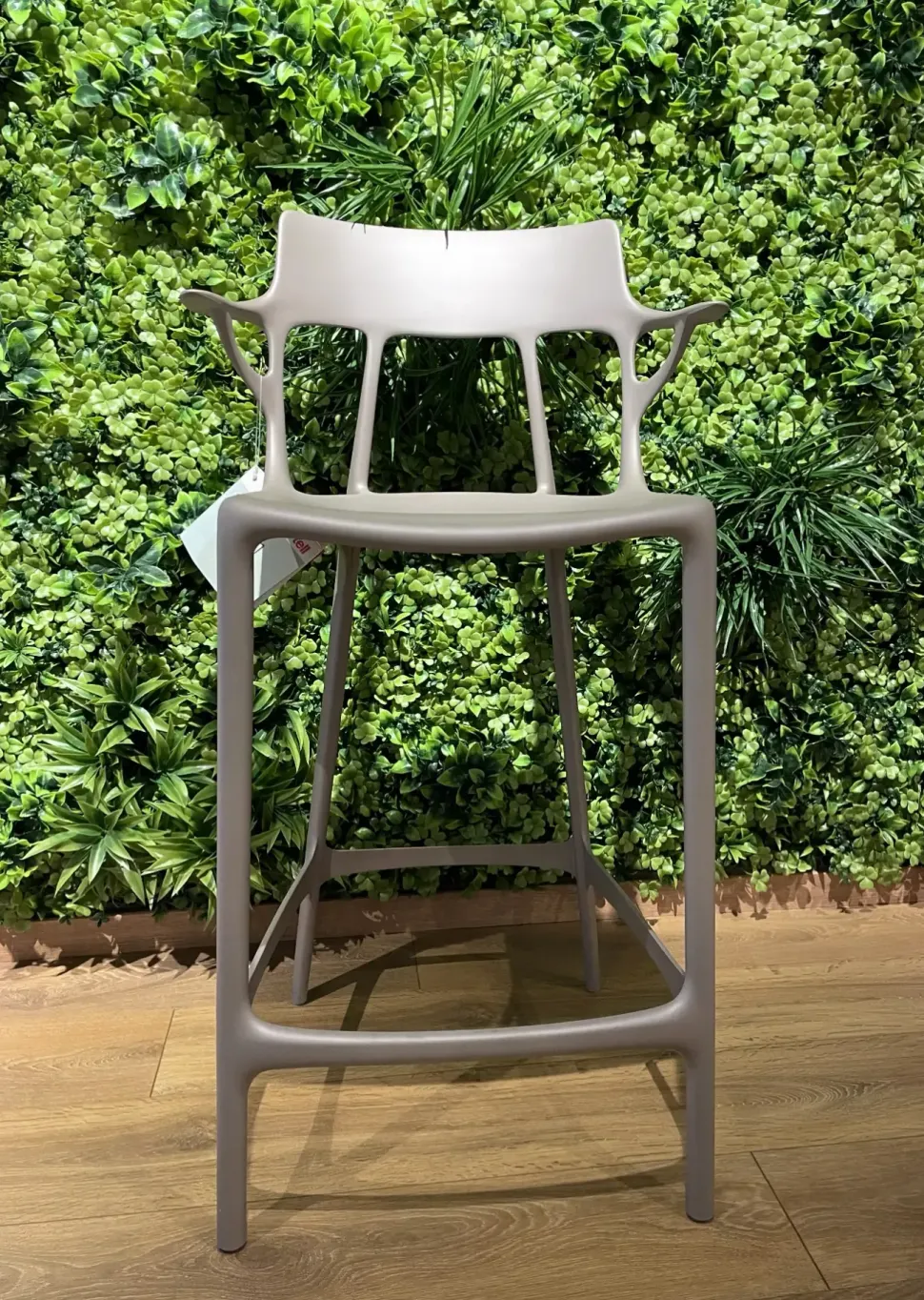 Sgabello con 4 gambe A.i. stool Kartell con forte sconto