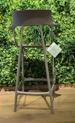 Sgabello con 4 gambe A.i. stool Kartell con forte sconto