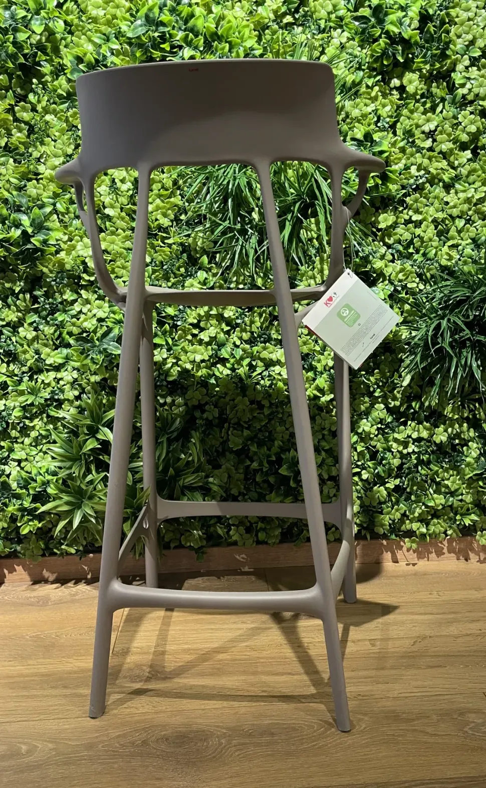 Sgabello con 4 gambe A.i. stool Kartell con forte sconto