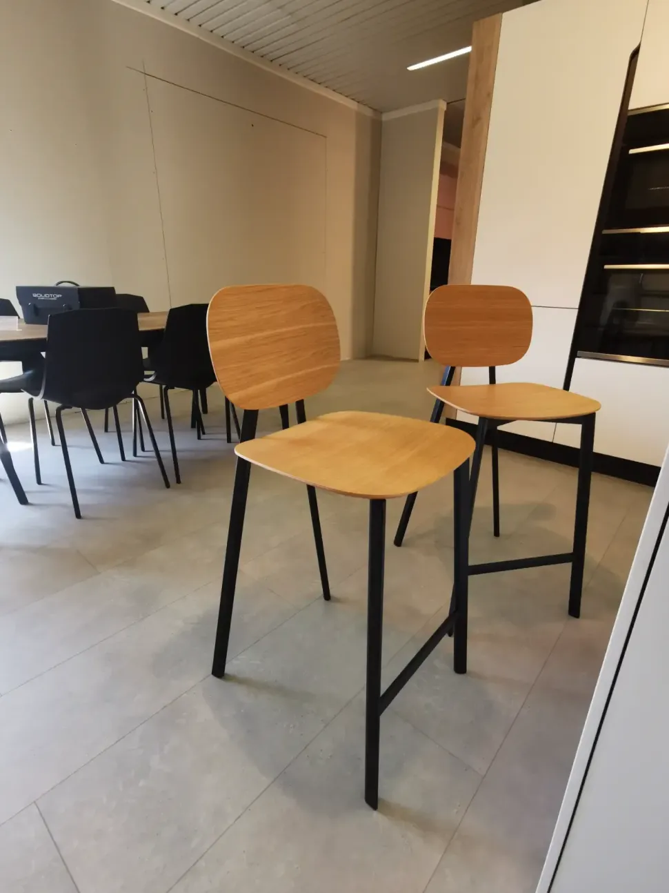 Sgabello con 4 gambe Sgabello tata Pointhouse a prezzi convenienti