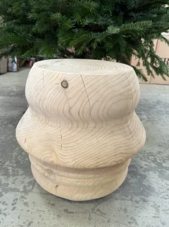 Sgabello con base centrale Ego Riva 1920 con forte sconto