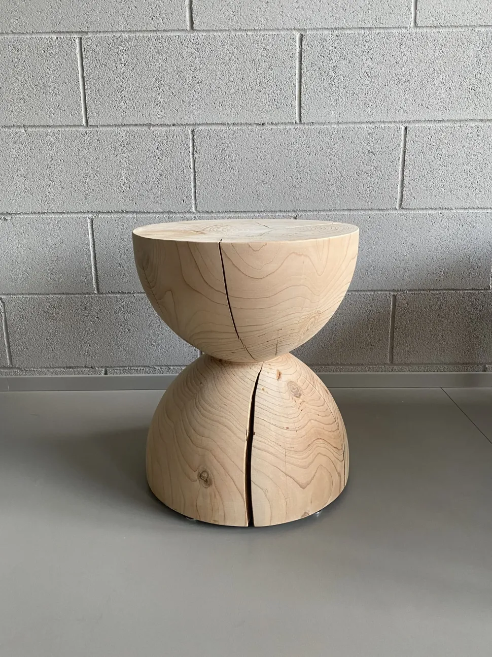 Sgabello con base centrale Clessidra Riva 1920 con forte sconto affrettati