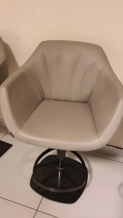 Sgabello con base centrale Piquet Ozzio a prezzi outlet