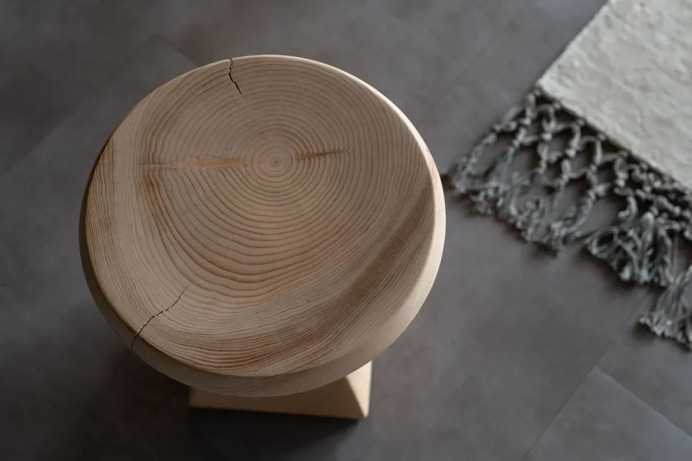 Sgabello con base centrale Etrurio Riva 1920 in offerta