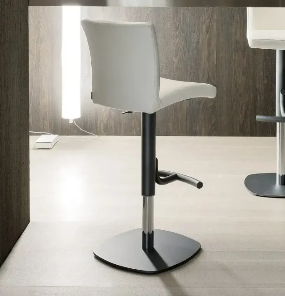 Sgabello con base centrale Emy Ozzio a prezzi outlet