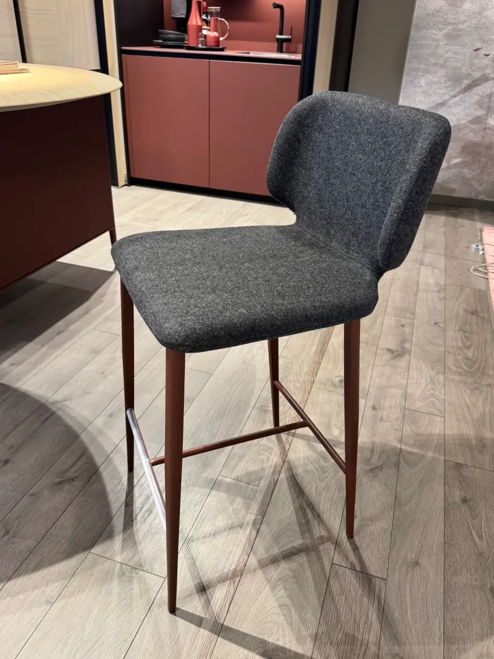 Sgabello da soggiorno Wrap Midj a prezzo scontato