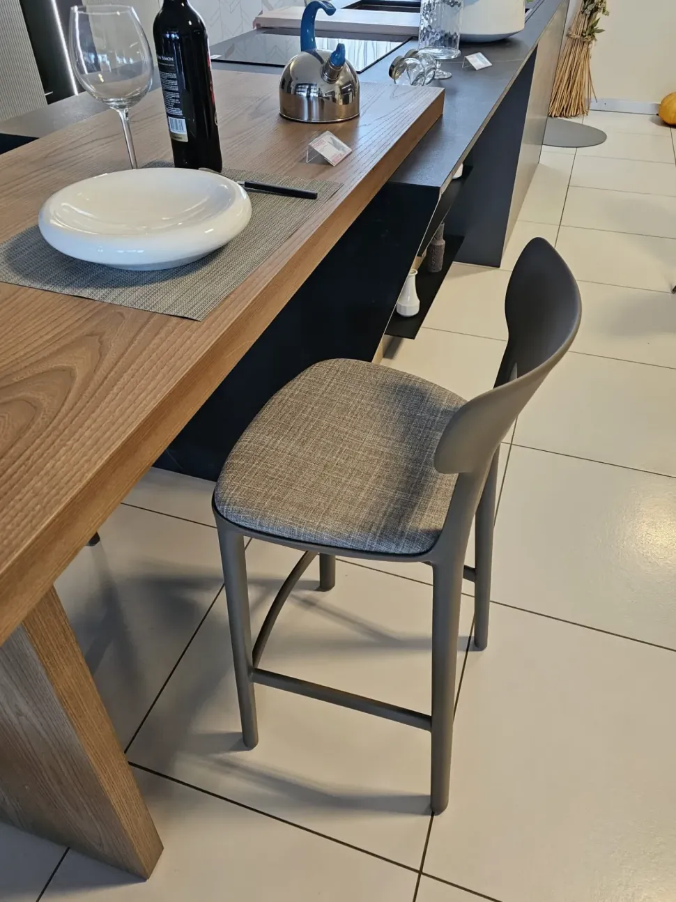 Sgabello modello Canova Infiniti SCONTATO a PREZZI OUTLET