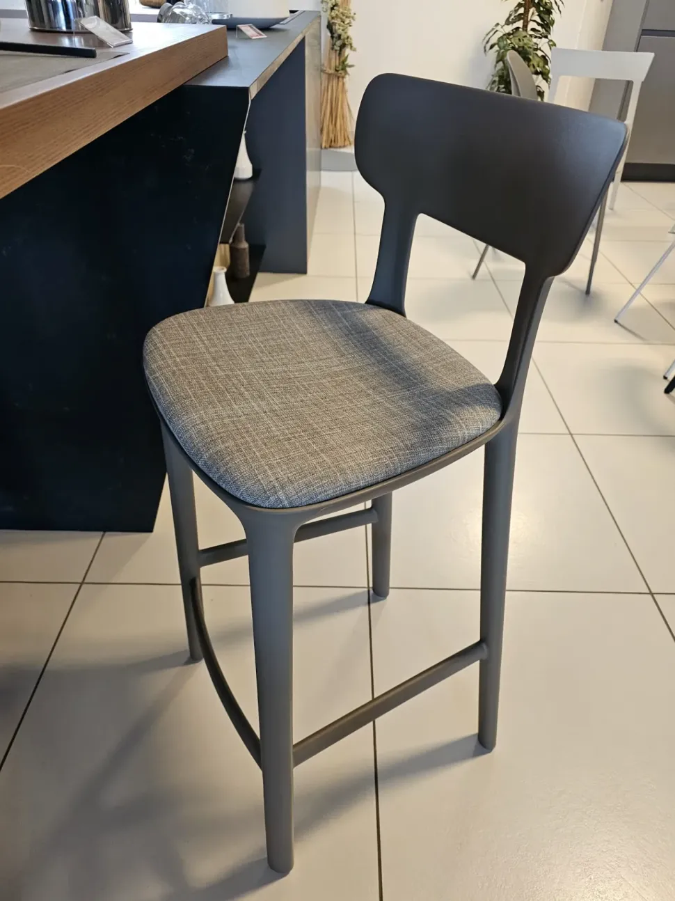 Sgabello modello Canova Infiniti SCONTATO a PREZZI OUTLET