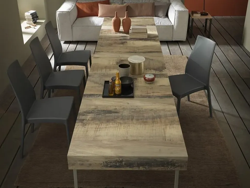 Tavolo Assist Altacom in legno rettangolare, allungabile e dal design moderno.