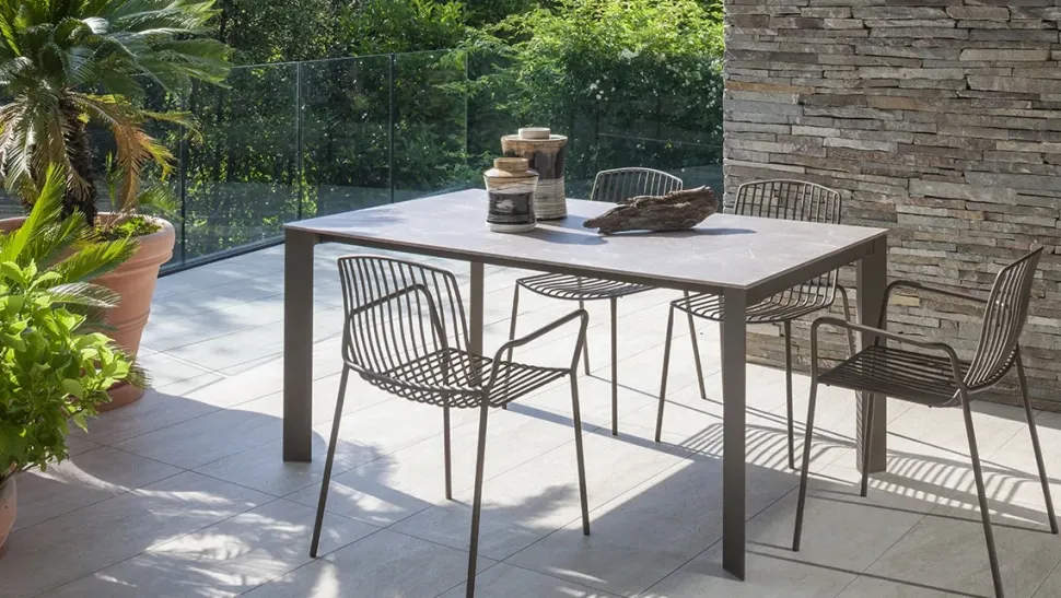 Tavolo con piano in altri materiali rettangolare di Altacom a PREZZO OUTLET