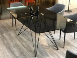 Tavolo con piano in vetro rettangolare di Riflessi a PREZZO OUTLET