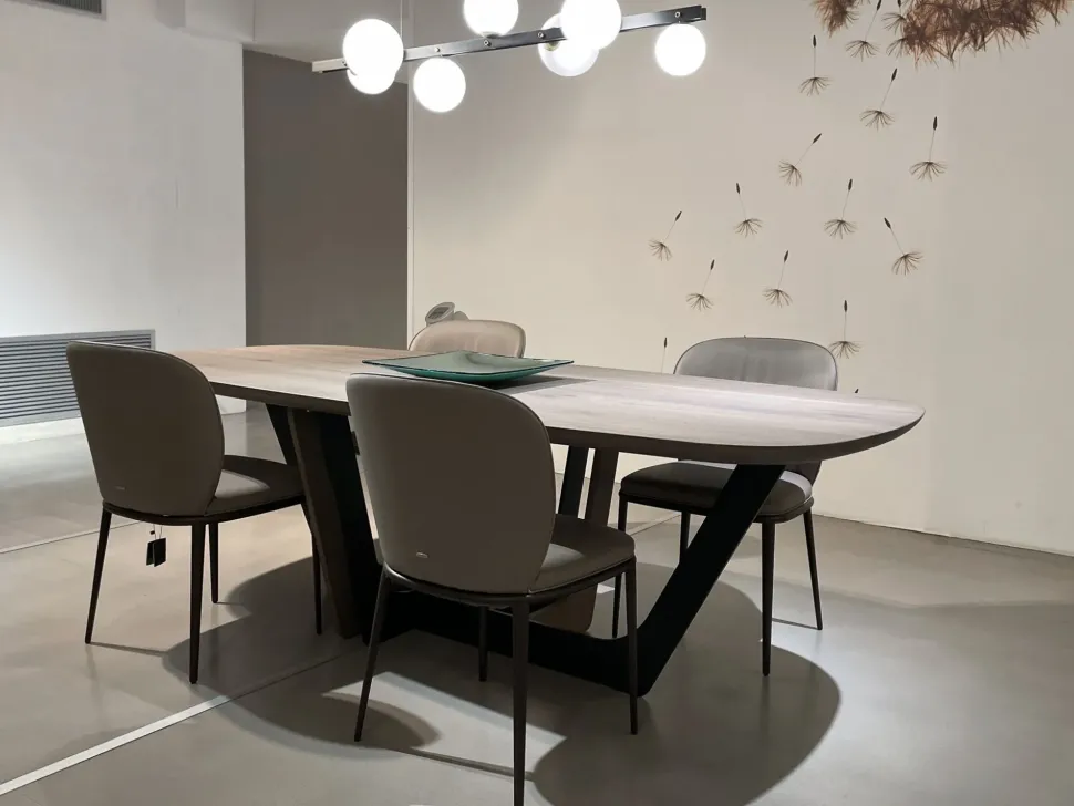 Tavolo fisso Cosmopolitan di Devina nais a prezzo riservato