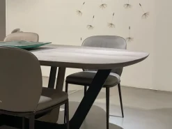 Tavolo fisso Cosmopolitan di Devina nais a prezzo riservato