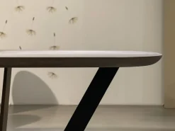 Tavolo fisso Cosmopolitan di Devina nais a prezzo riservato