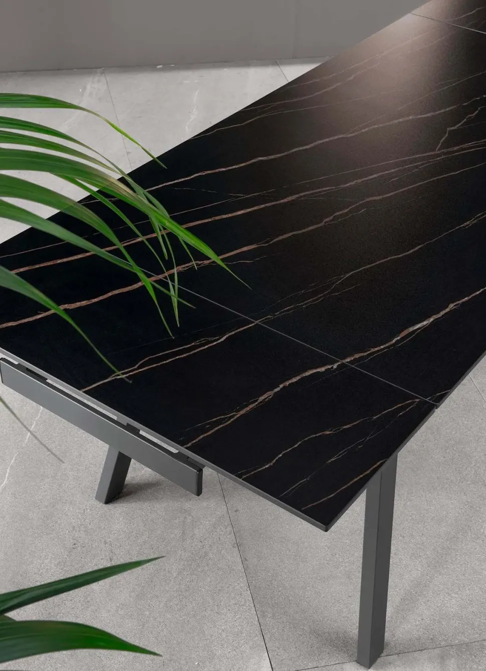 Tavolo in ceramica rettangolare Dylan Stones in offerta outlet