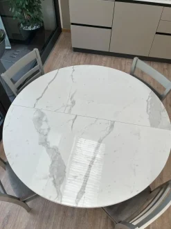 Tavolo in ceramica rotondo Sun super Altacom a prezzo scontato