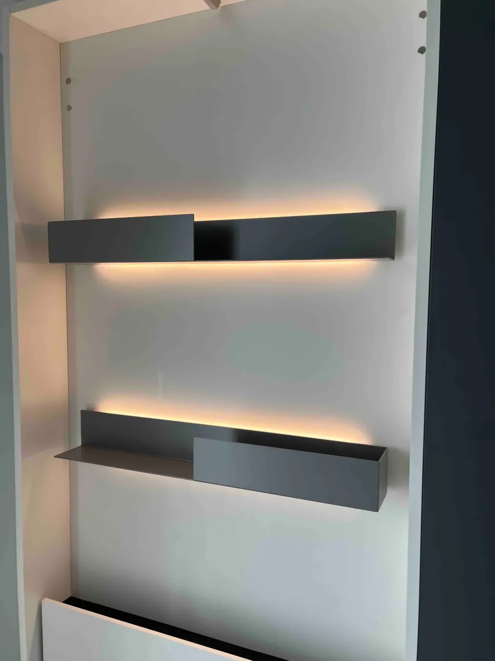 Tavolo in laminato rettangolare Wally office con libreria laterale Clei a prezzo scontato