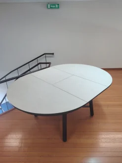 Tavolo in laminato rotondo Combo tondo Pointhouse in offerta outlet