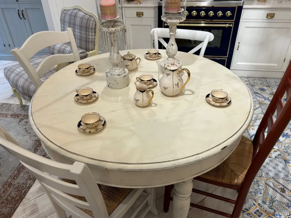 Tavolo in legno rotondo Tavolo casolare Marchi cucine a prezzo scontato