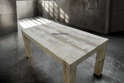 Tavolo in legno vecchio e patinato allungabile