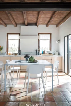 Tavolo in metallo quadrato Tavolo quadrato Novamobili a prezzo scontato