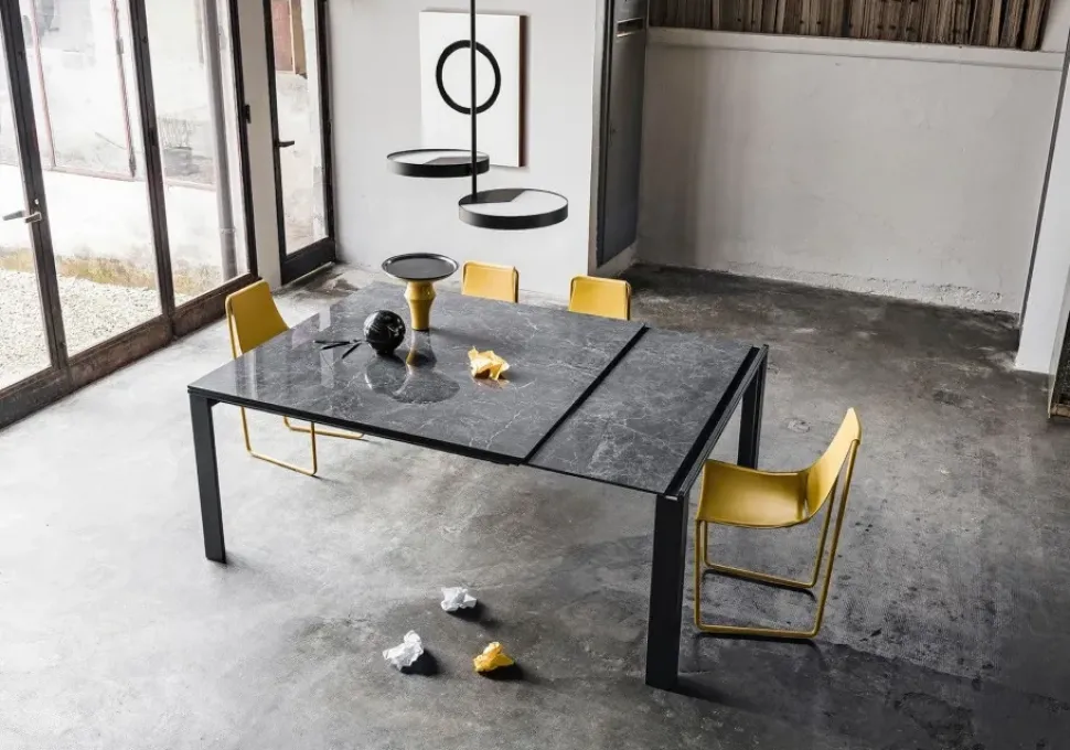 Tavolo in offerta outlet modello Marcopolo allungabile di Midj