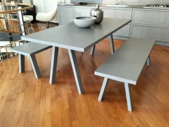 Tavolo Newport di Stosa scontato del 50%