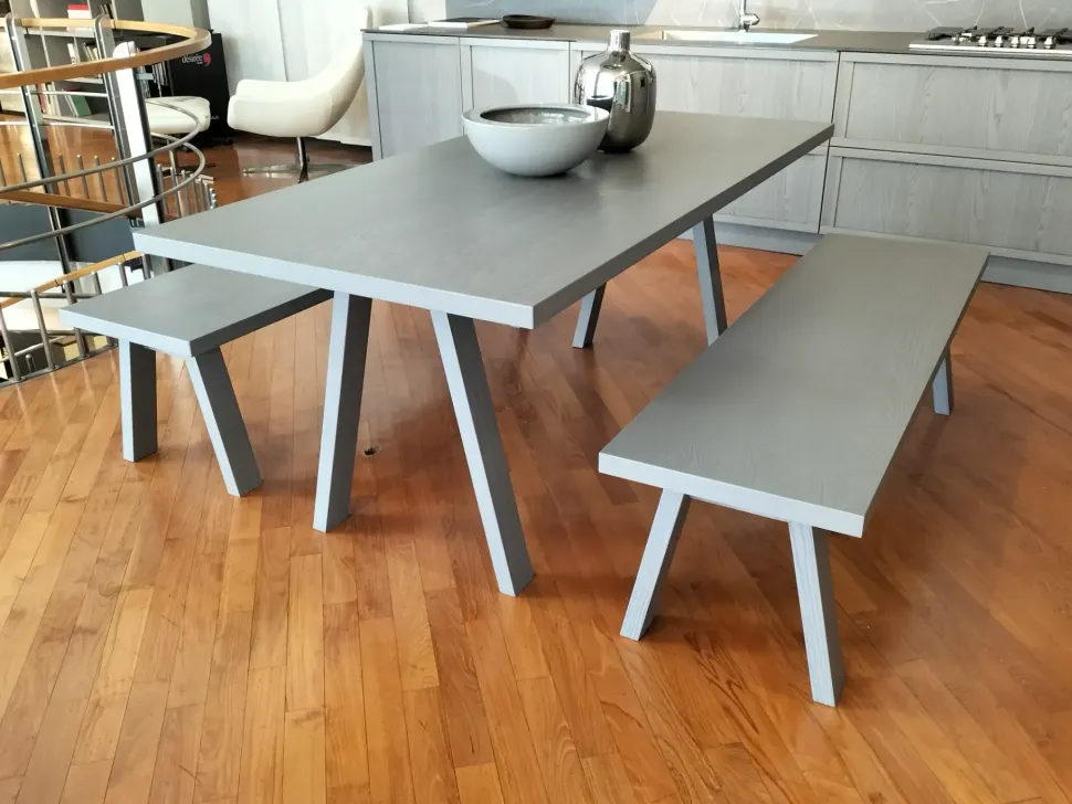 Tavolo Newport di Stosa scontato del 50%