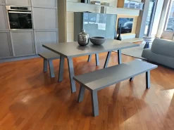 Tavolo Newport di Stosa scontato del 50%