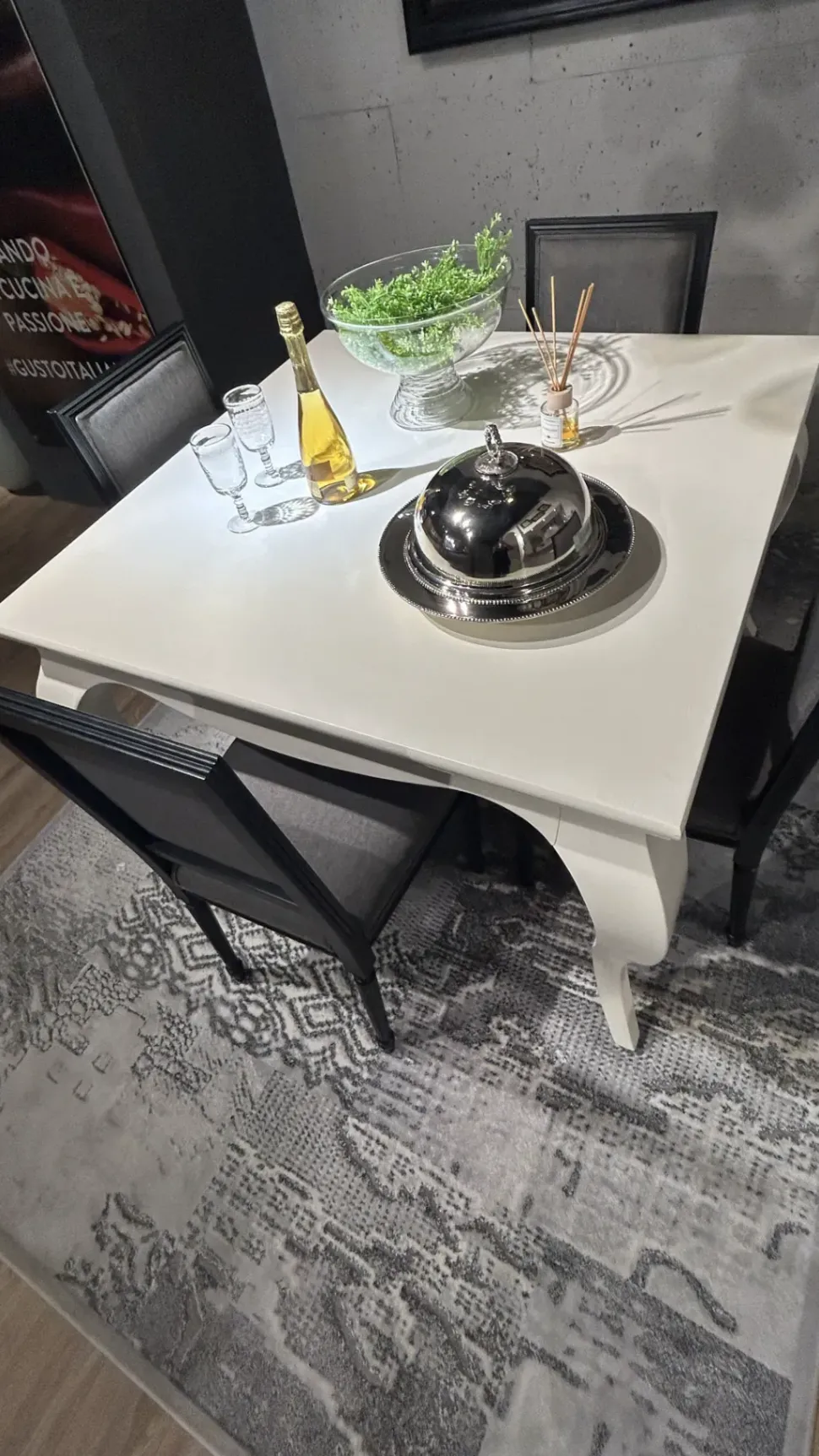 Tavolo quadrato in legno Tavolo quadrato laccato di Dialma brown in Offerta Outlet