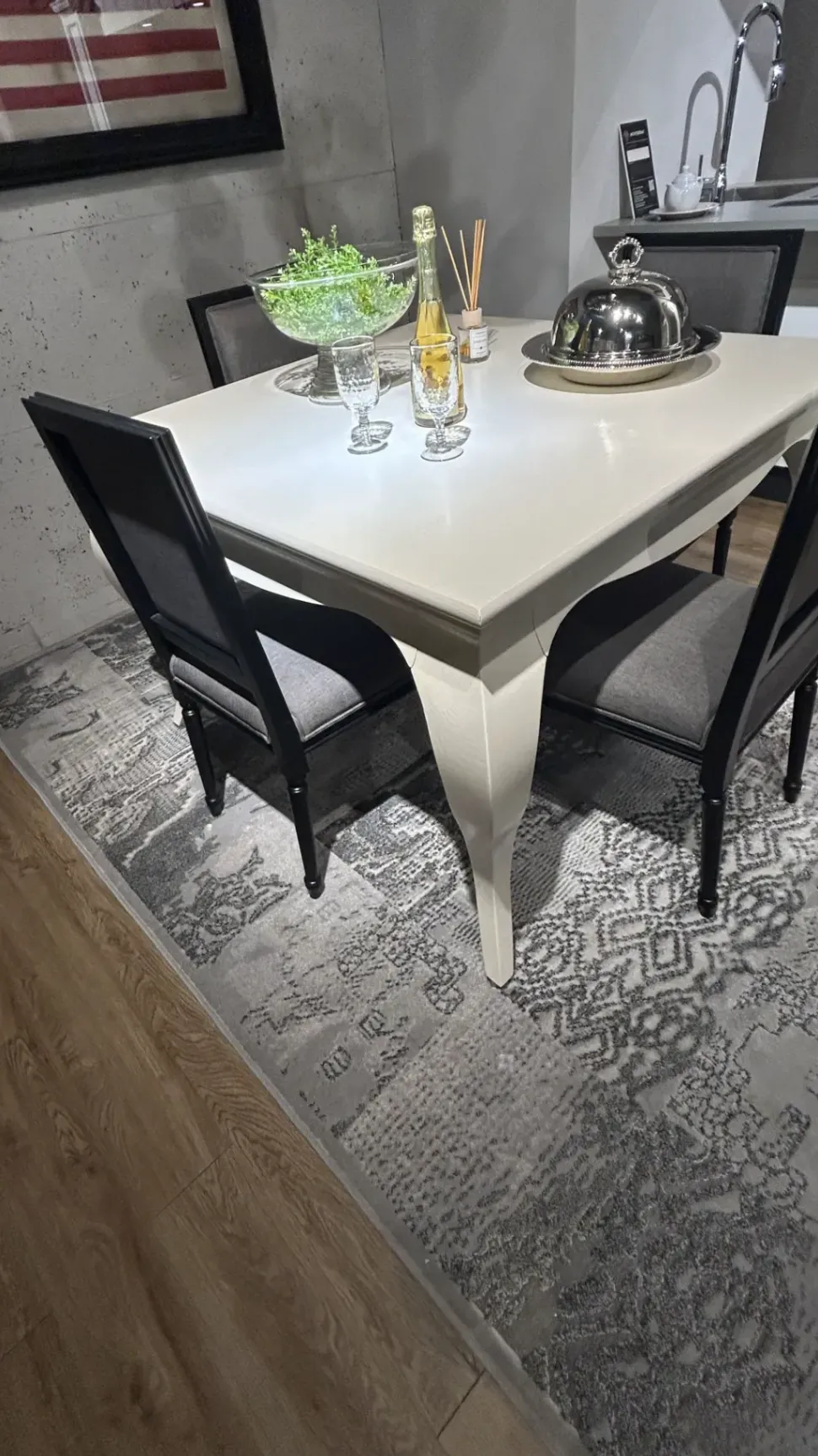 Tavolo quadrato in legno Tavolo quadrato laccato di Dialma brown in Offerta Outlet