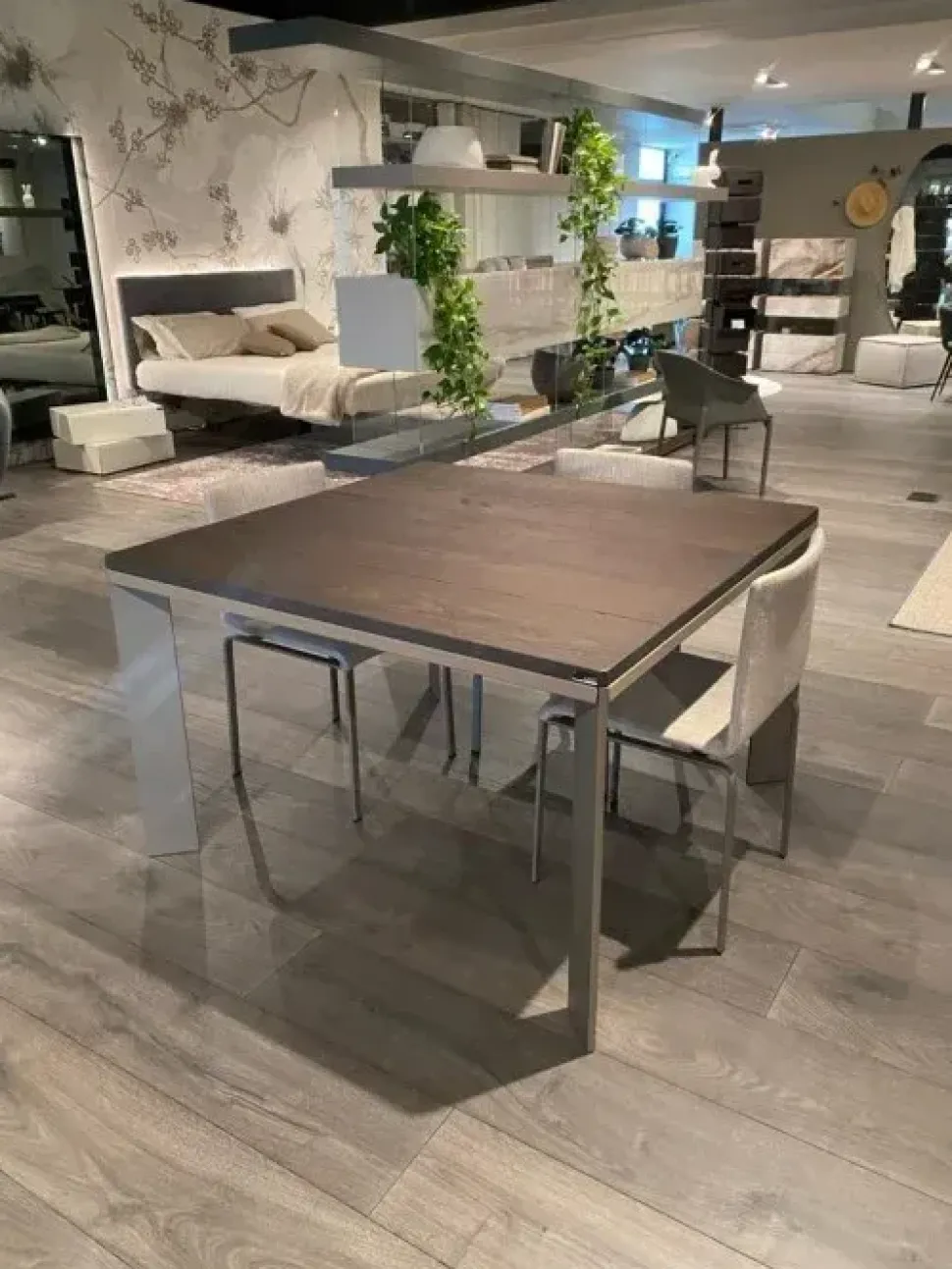 Tavolo quadrato Loto Lago scontato del 40%