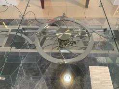 Tavolo Quasar di Naos: scopri il prezzo riservato