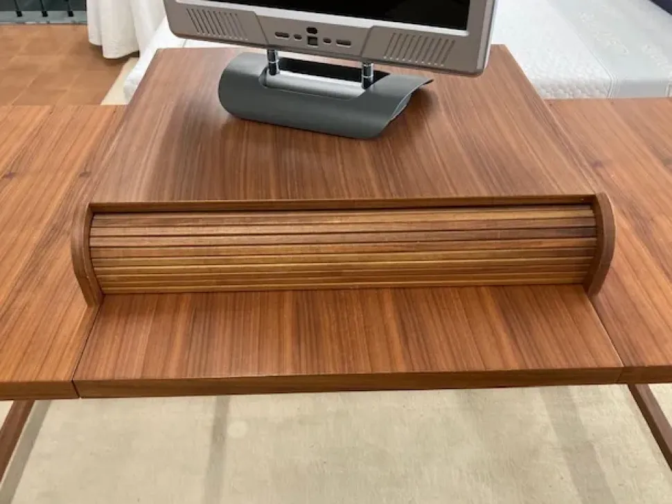 Tavolo rettangolare a quattro gambe Alice Porada scontato