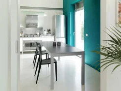 Tavolo rettangolare a quattro gambe Tavolo traffic Stones scontato