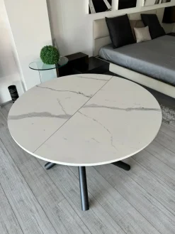 Tavolo rotondo in ceramica Celsius di Altacom in Offerta Outlet