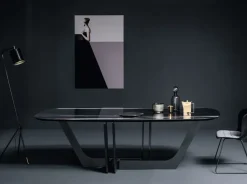 Tavolo sagomato con basamento centrale Cosmopolitan Devina nais scontato