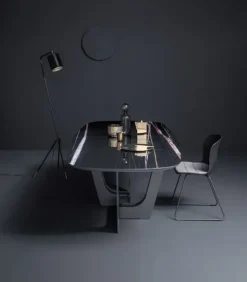 Tavolo sagomato con basamento centrale Cosmopolitan Devina nais scontato