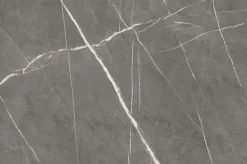 Tavolo sagomato Cross Sedie brianza scontato del 20%