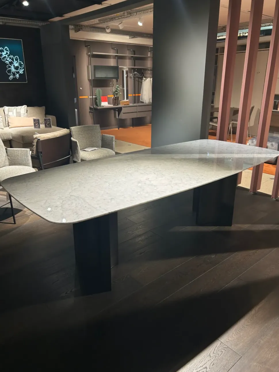 Tavolo sagomato in marmo Gullwing di Lema in Offerta Outlet